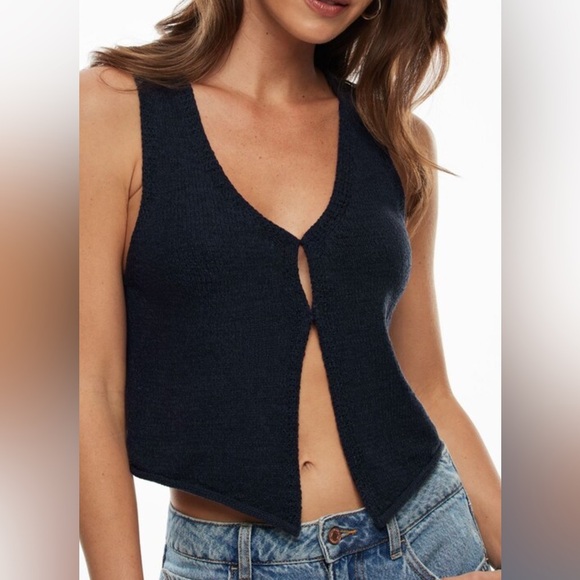 DYNAMITE key hole vest in Navy - Picture 5 of 8